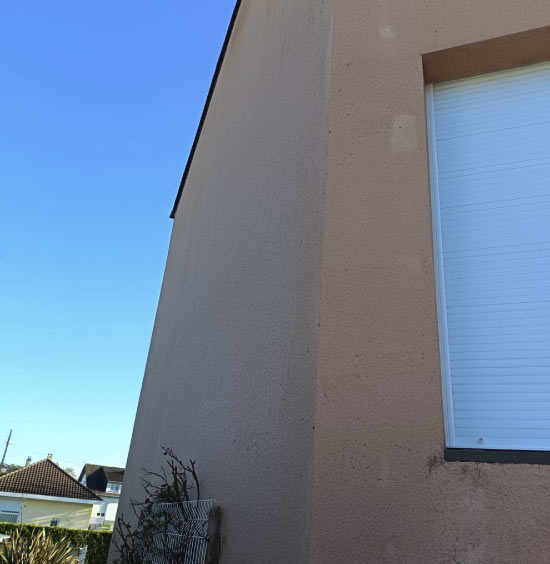 Avant nettoyage de toiture par drone