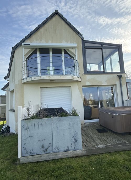Avant nettoyage de toiture par drone