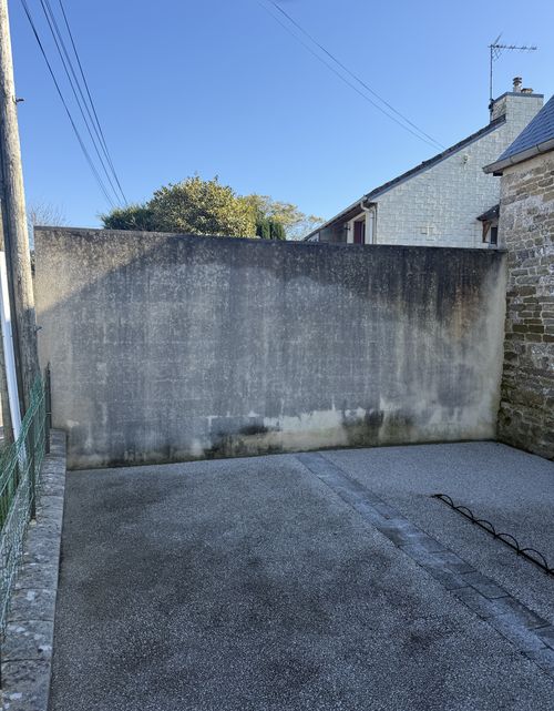 Avant nettoyage de toiture par drone